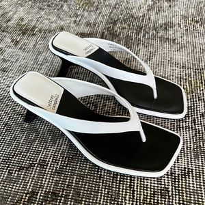 Mint condition 🌟 Slide sandals